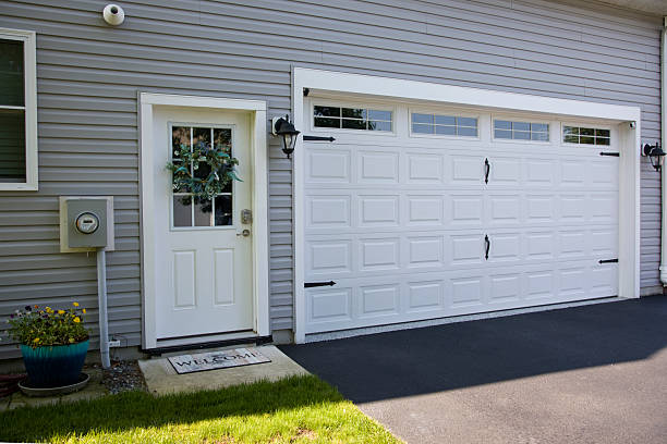 24/7 Emergency Garage Door Roller Replacement experts in Silver Hill, MD